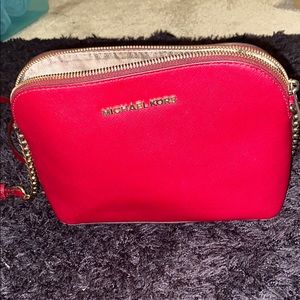 Micheal Kors cross body purse